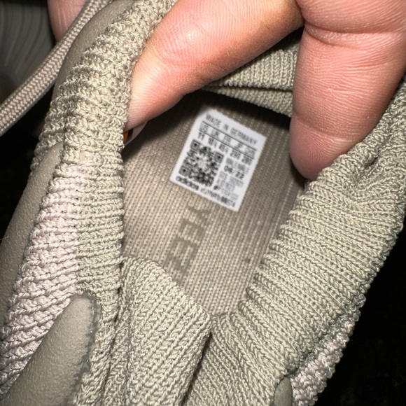 Brand New and Authentic Yeezy 450 size 11 men’s - Picture 4 of 5